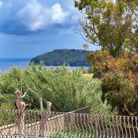 Raffaele Musto Aparthotel Ventotene